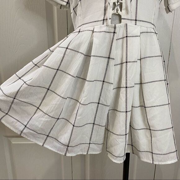 Charlotte Russe Windowpane Plaid Shorts Romper - Picture 3 of 13